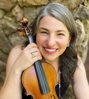 Amy Schwartz Moretti holding a violin.